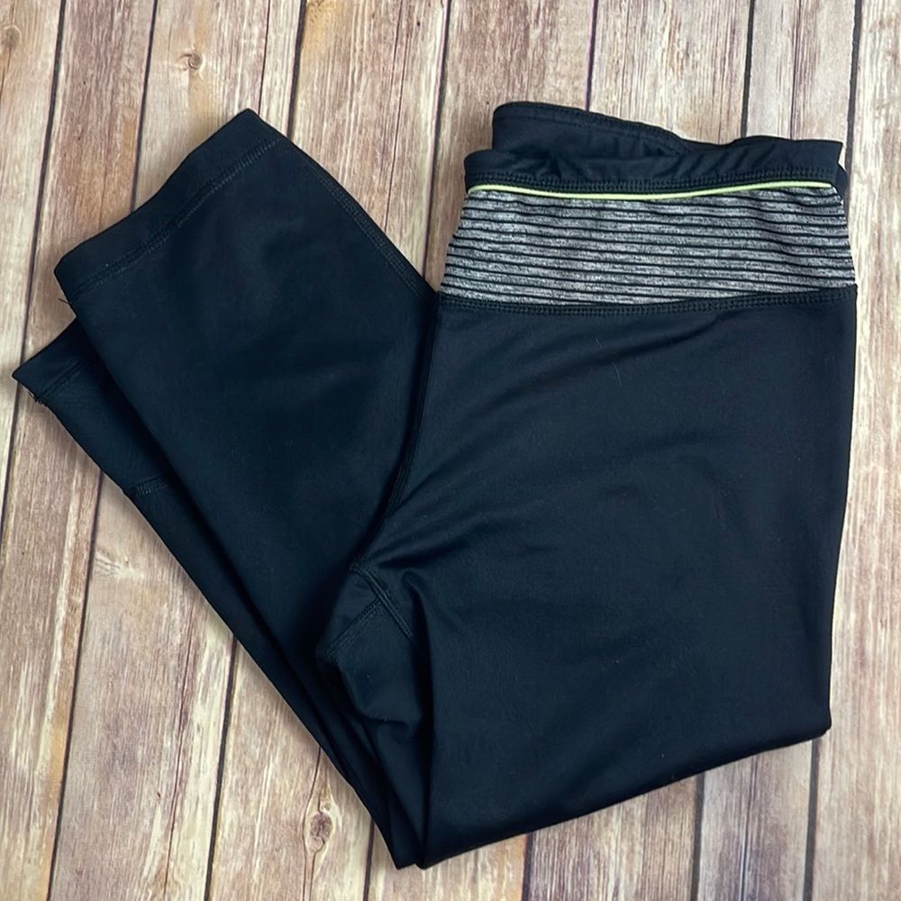 Lukka size medium yoga pants - 3/4 length - black with striped waist band